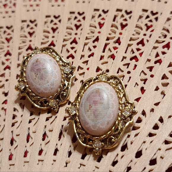 Antiqua Jewelry - Elegant Gold and Cream Earrings Faded From Age Clip On Earrings Very Old